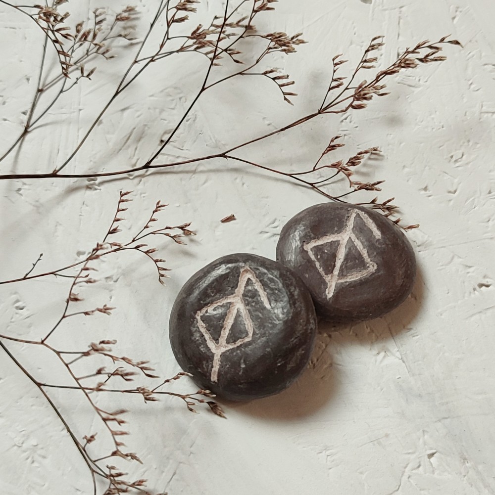 Worry stone Créations pensées pour accompagner, protéger et apaiser.