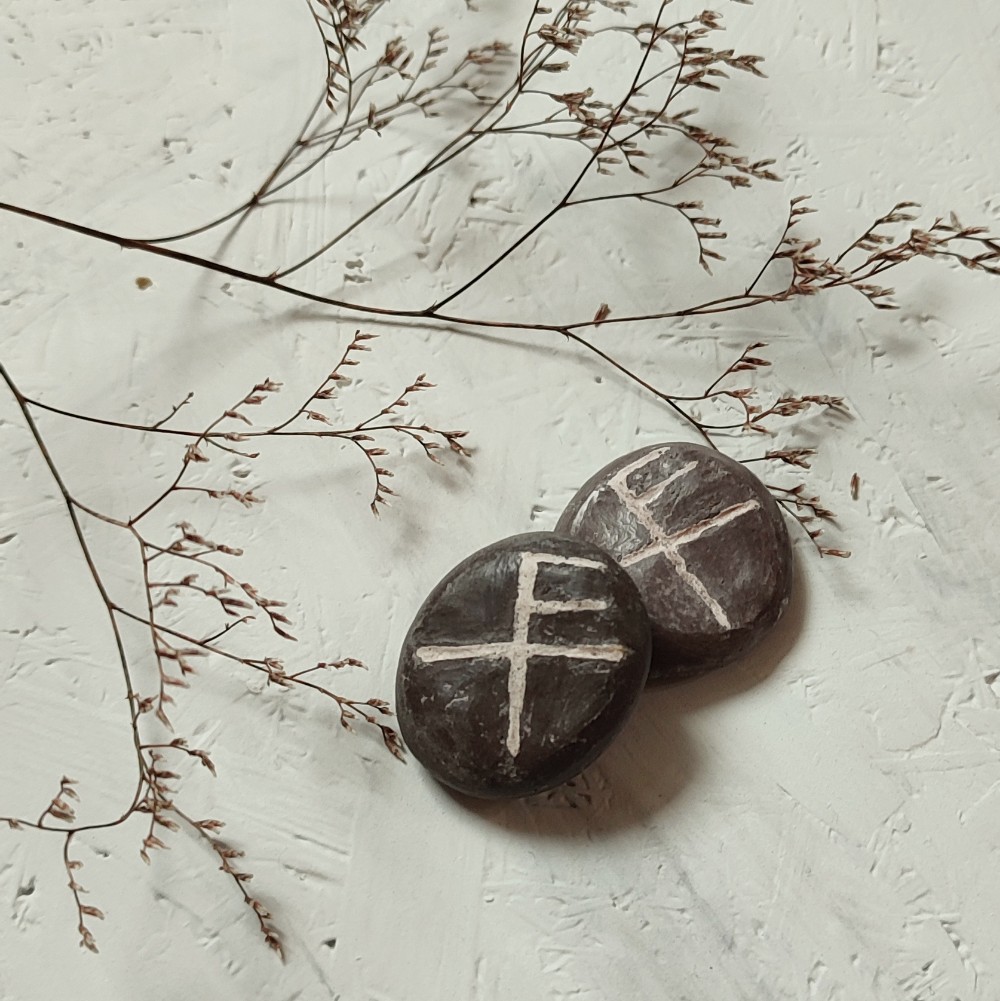 Worry stone Créations pensées pour accompagner, protéger et apaiser.