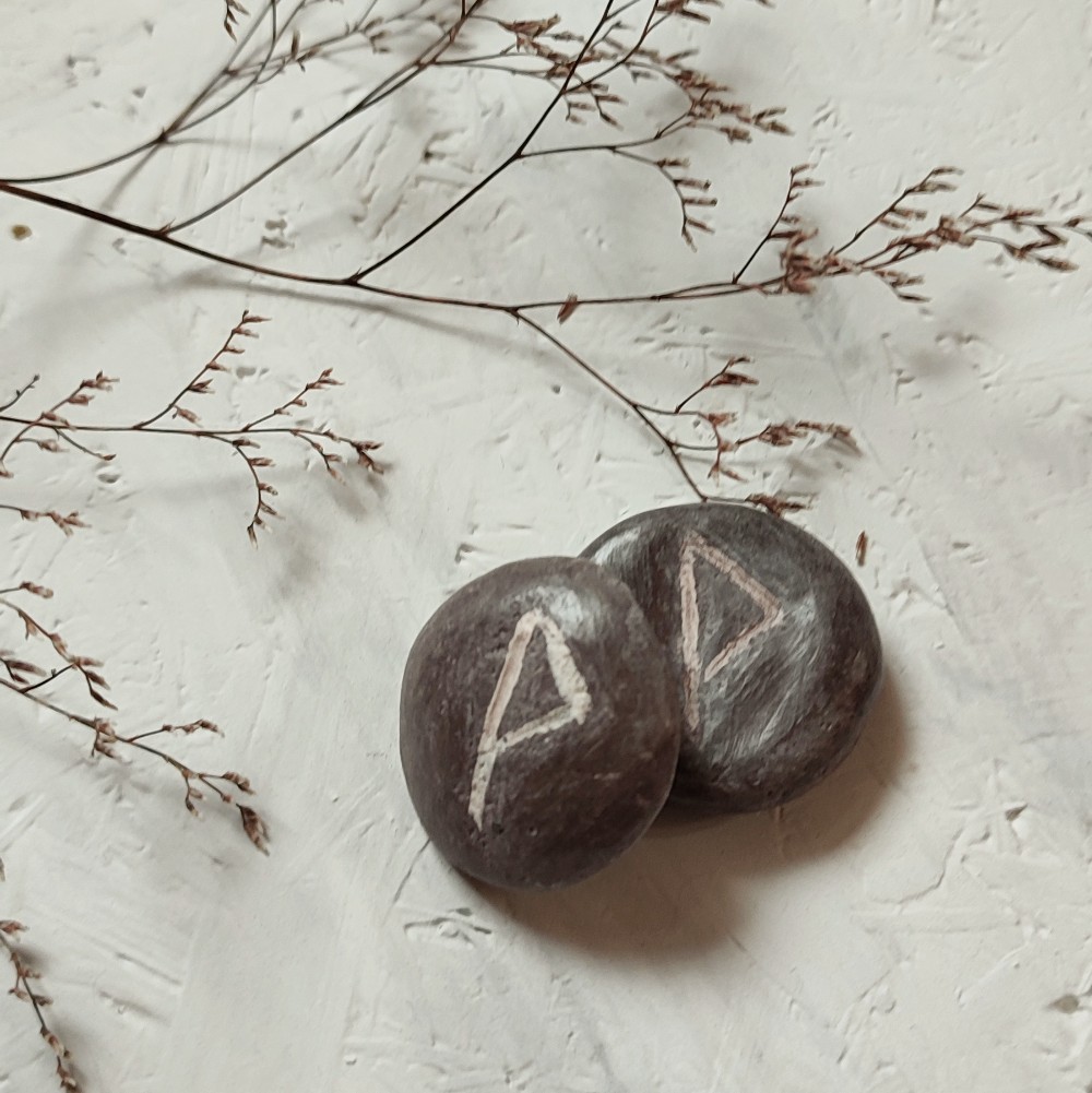 Worry stone Créations pensées pour accompagner, protéger et apaiser.